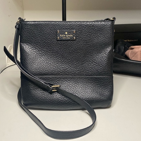 kate spade Handbags - Kate Spade Pebbled Leather Crossbody
